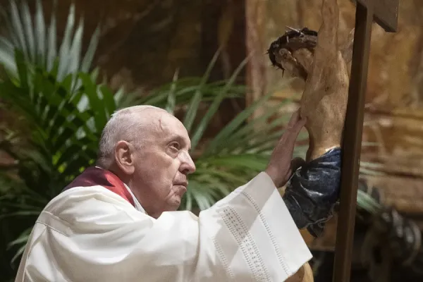 See "contemporary challenges in light of Wisdom of the Cross": Pope Francis to Theologians